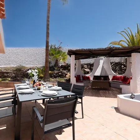 Beautiful 4 Bedroom Private Heated Pool Willa