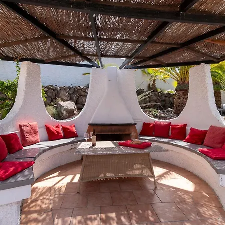 Beautiful 4 Bedroom Private Heated Pool *