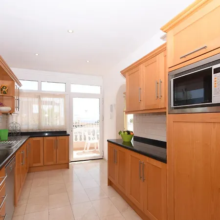Beautiful 4 Bedroom Private Heated Pool Willa
