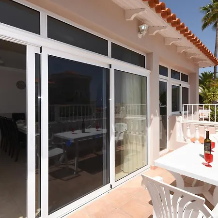 Beautiful 4 Bedroom Private Heated Pool *