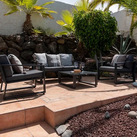 Beautiful 4 Bedroom Private Heated Pool *
